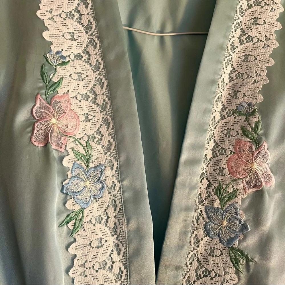 Vintage Delicate robe pale blue medium